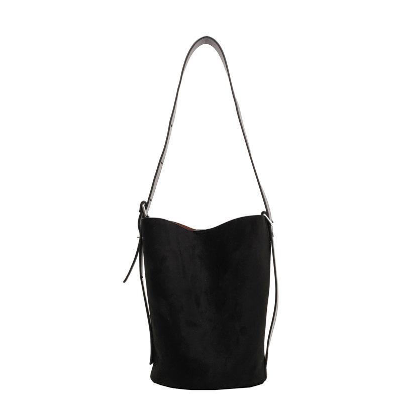 Autumn and Winter Fashion Niche Single Shoulder Matte with New Messenger Bag Design Large Capacity Bucket Bag Feeling