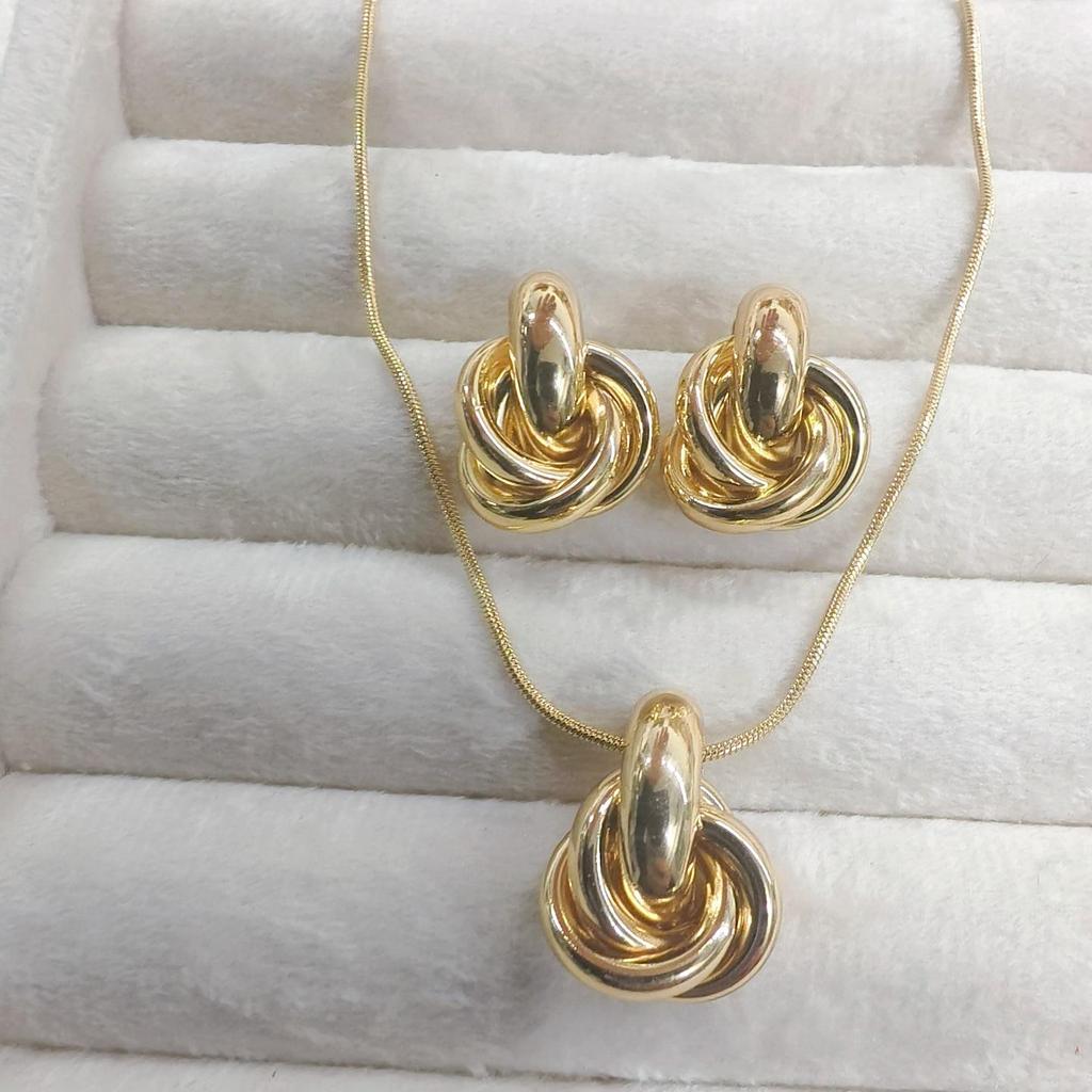 Elegant European & American Luxurious Geometric Twist Earrings & Necklace Set