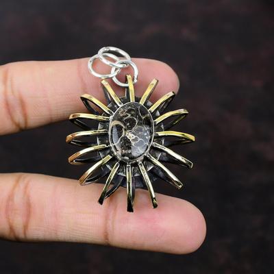 Ciondolo in agata Turritella Bellissimo gioiello Ciondolo in argento sterling 925 Pietra preziosa Gioielli fatti a mano Ciondolo in gabbia placcato oro 18K Regalo per le donne