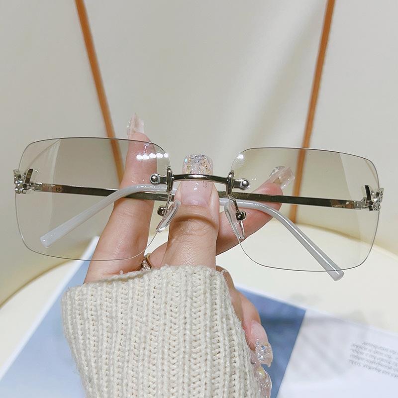 Neue rahmenlose Sonnenbrille, modische Retro-Farbverlaufsbrille, personalisierte mit Schmetterlingen besetzte Diamant-Sonnenbrille