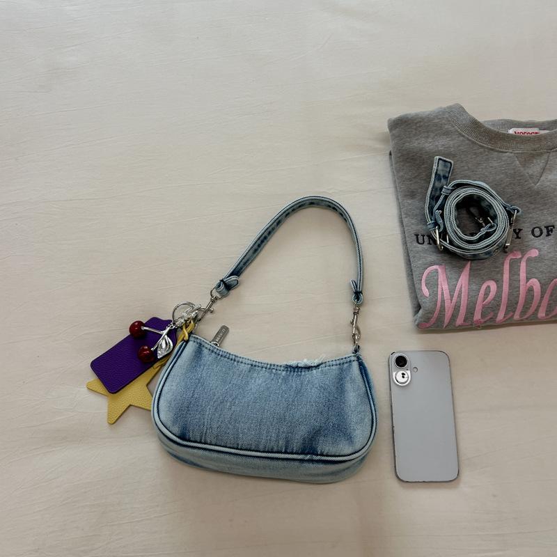 Single-shoulder Cross-body Bag Worn Across The Chest for Going Out, Carrying A Shoulder Bag with A Strap