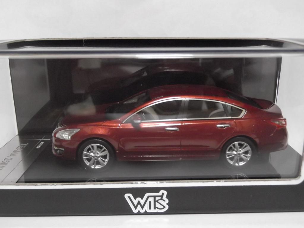 Maßstab TEANA 250XV Strahlendes Rot Fertigprodukt WIT'S 1/43