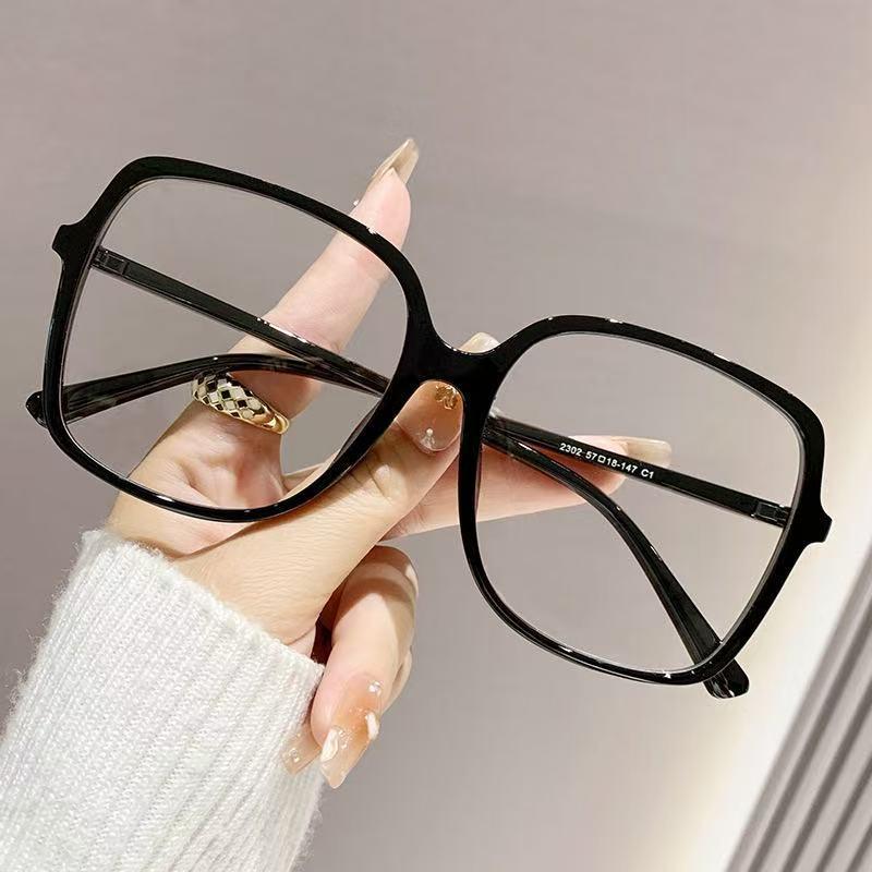 

2025 Stylish Black Frame Glasses - Large, Blue Light Blocking, Fashionable for Influencers Black Frame
