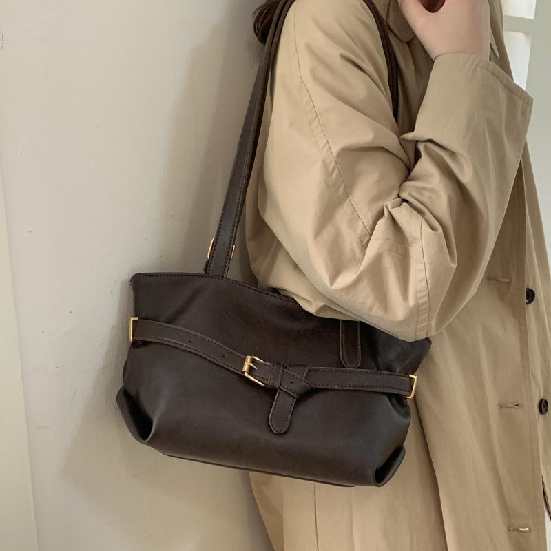 Großraumige einfache Pendler-Tragetasche Damen Neu Trendig Leichter Luxus Schultertasche Temperament Lässig Unterarmtasche