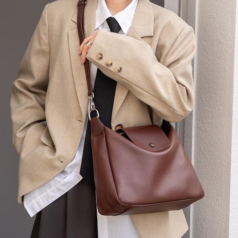 Big bag messenger bag women's new high-end texture soft leather underarm bag women's niche design shoulder bag