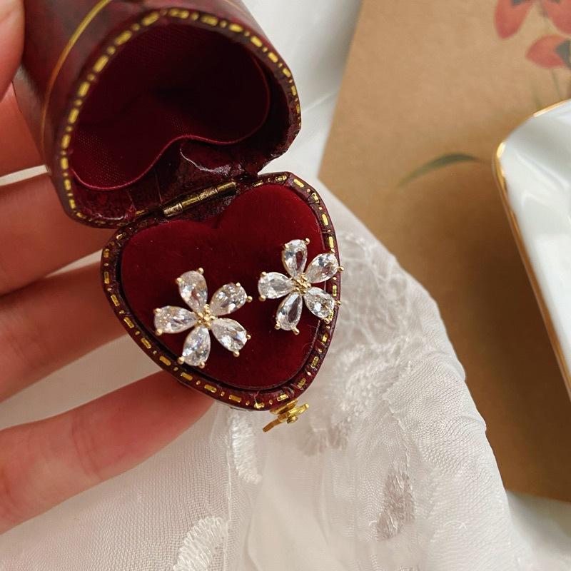 Korean Elegant Five-petaled Flowers Crystal Stud Earrings for Women Summer Wedding Zircon Accessory Brincos Wholesale Gift