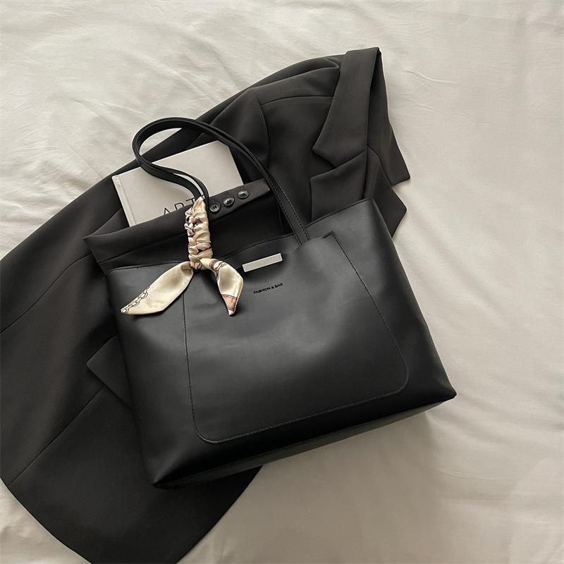 

Large capacity bag women s trend fashion commuter tote bag handbag 2025 new women s bag shoulder bag
