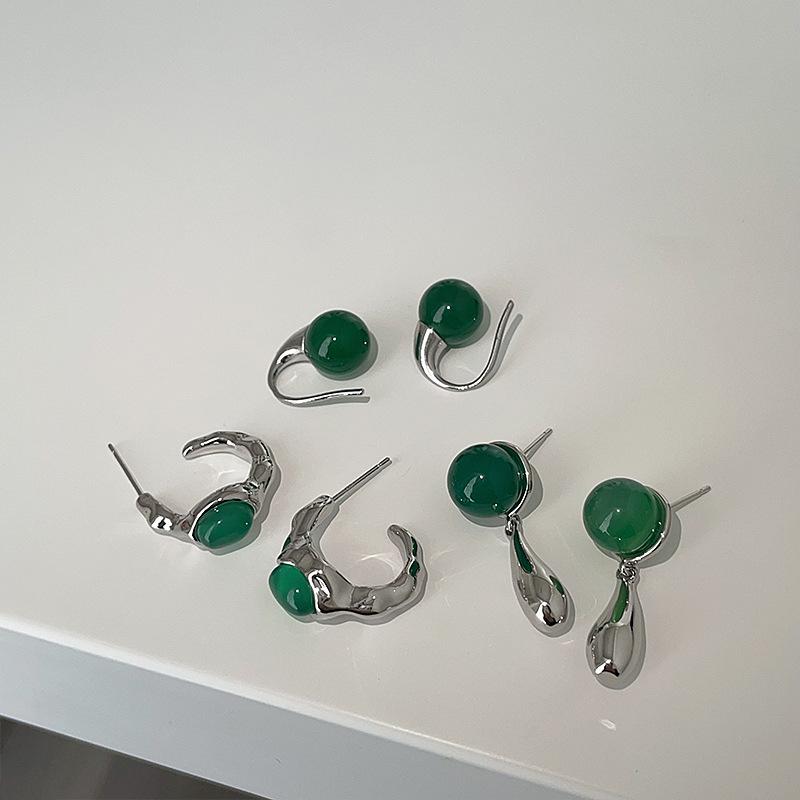 New Chinese-Style Green Agate Metal Stud Earrings For Women, Niche Design Sense, Simple Personality, Fashionable And Elegant, Versatile Earrings