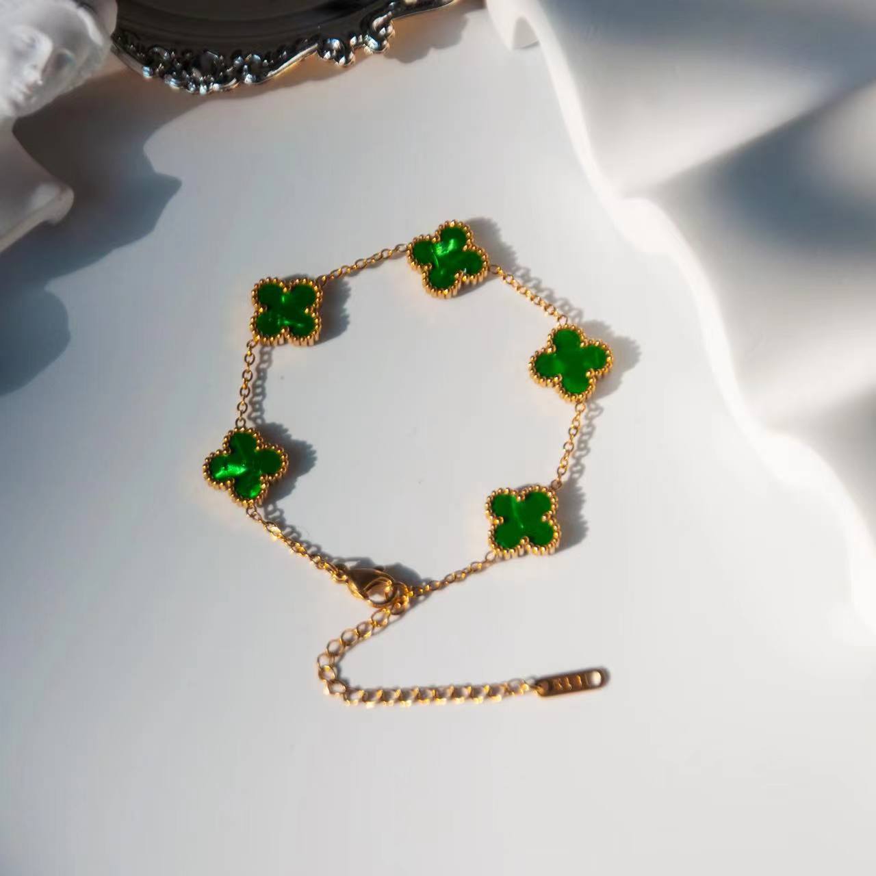 

Модный браслет из титановой стали с четырехлистным клевером 13 мм, универсальный браслет с четырехлистным клевером на удачу, ювелирное изделие