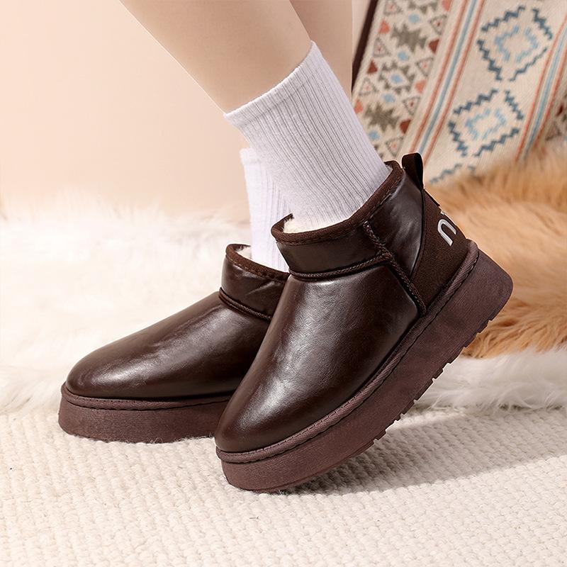 Snow boots women's new winter short cotton boots piled and thickened waterproof leather cotton shoes to keep warm