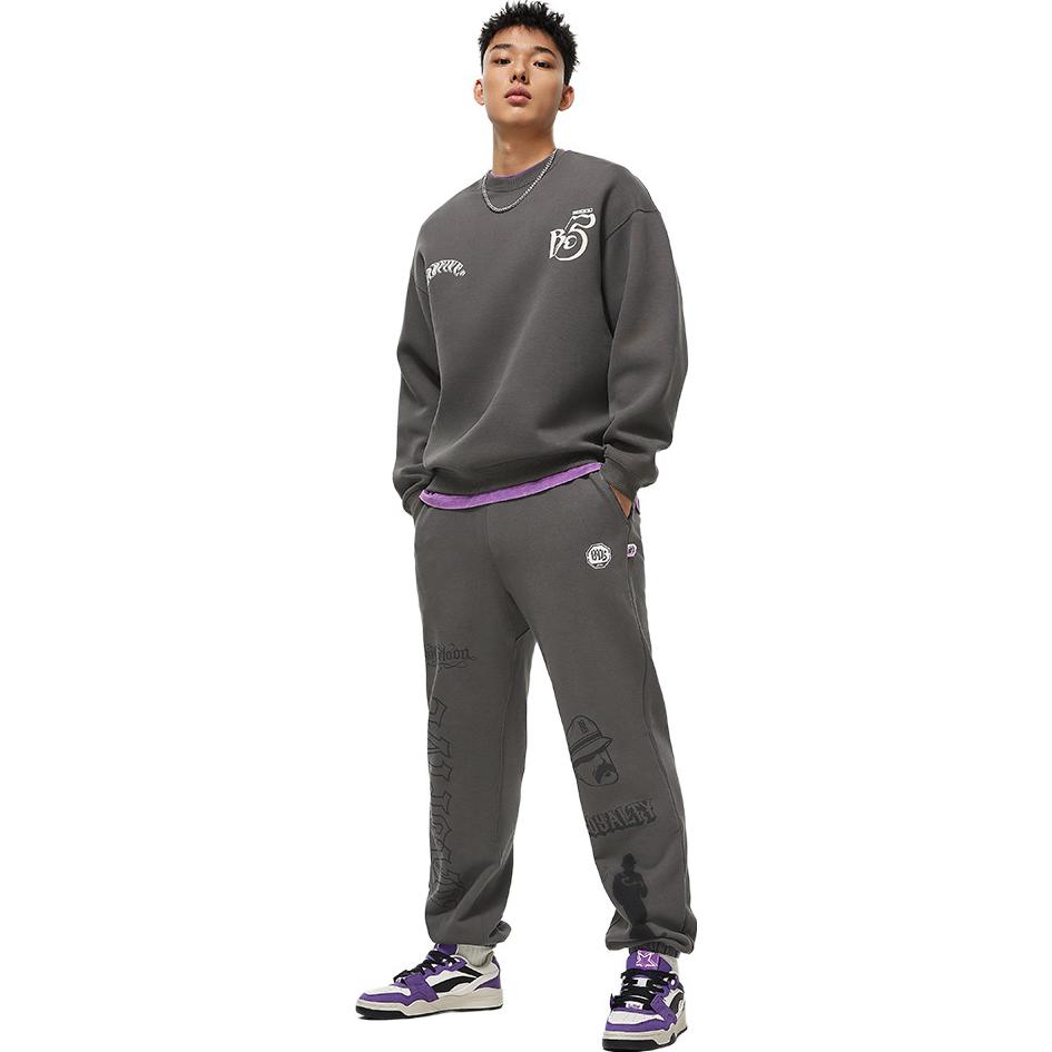 Li Ning X Mister Cartoon Kollaboration Badfive Serie Bedruckte Buchstaben Mittelhoch Bund Bündchen Strick Sporthose Herren Unterteile Graphitgrau AKLTB37-1