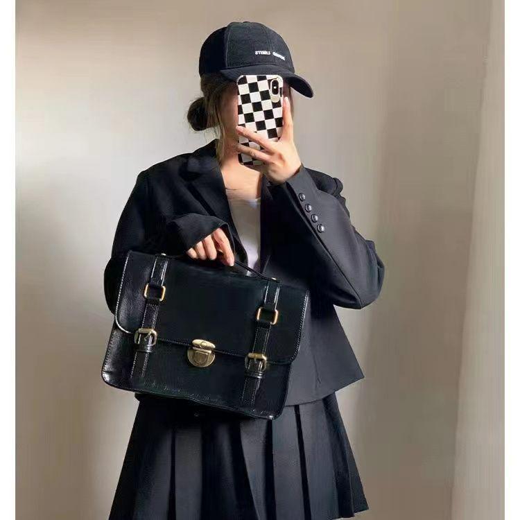 

Винтажная сумка-мессенджер через плечо с пряжкой: Японский стиль школьной формы JK, повседневный портфель для поездок на работу для осени и зимы. 31*22*8 cm чёрный