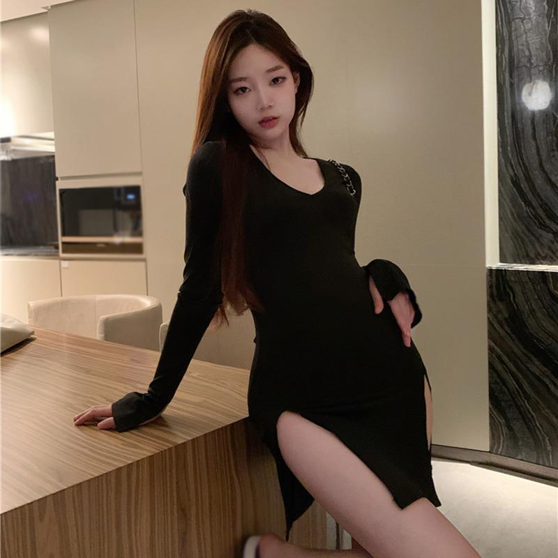 

Женское платье с v-образным вырезом и нерегулярным винтажным узким платьем