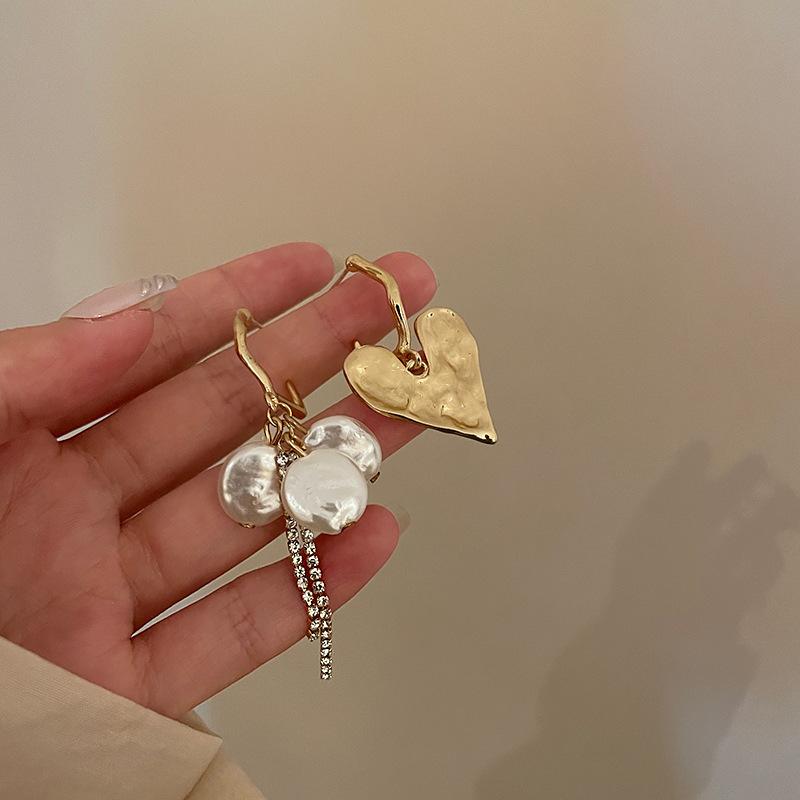 Asymmetric Baroque Imitation Pearl Heart Tassel Dangle Earrings for Woman New Design Fashion Jewelry Party Gifts