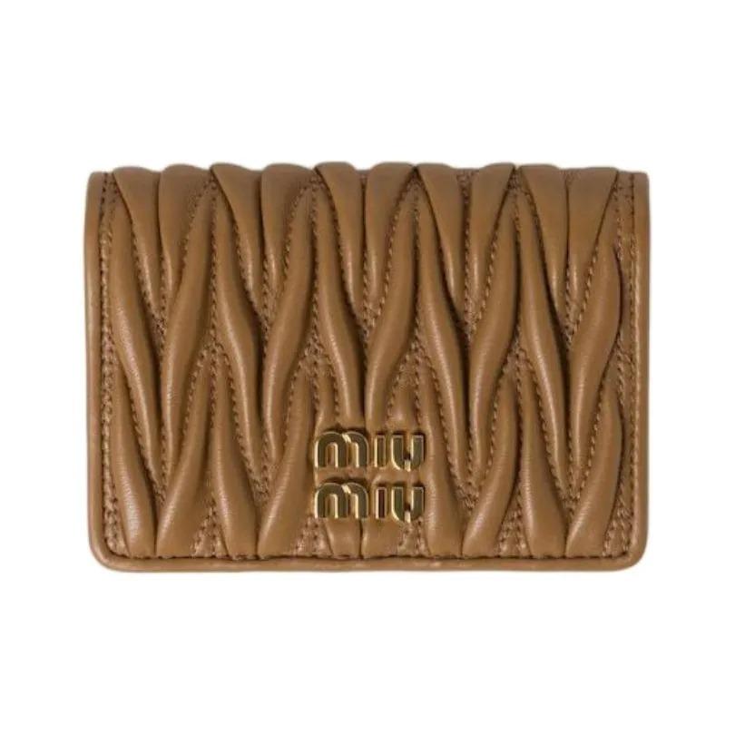 

MIU MIU Matelassé Metal Engraved Logo Quilted Pattern Quilted Nappa Leather Cardholder Women s Caramel Brown Basic Set (Bag + Dust Bag) коричневий
