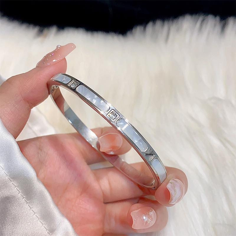 

Изысканный браслет из гипсофилы: Женские украшения высокого класса из титановой стали, не тускнеющие