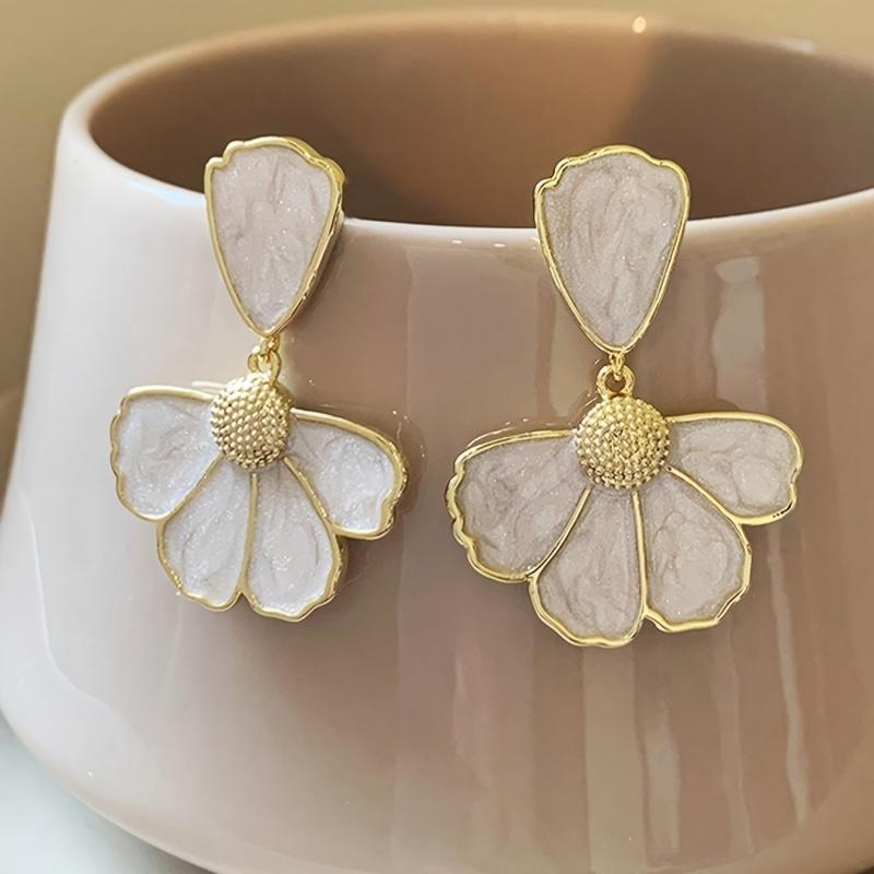 

CAOSHI Aesthetic White Enamel Flower Dangle Earrings for Women Temperament Sweet Wedding Accessories Daily Wearable Zircon Gift