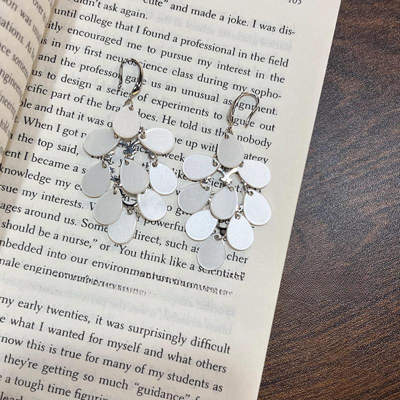 1 Pair Of Niche Design Shell Tassel Earrings, Retro High-End Temperament Earrings For Women