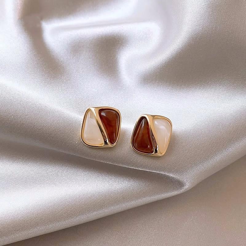 Silver needle same gold earrings women's light luxury high-end temperament pearl stud earrings retro new earrings