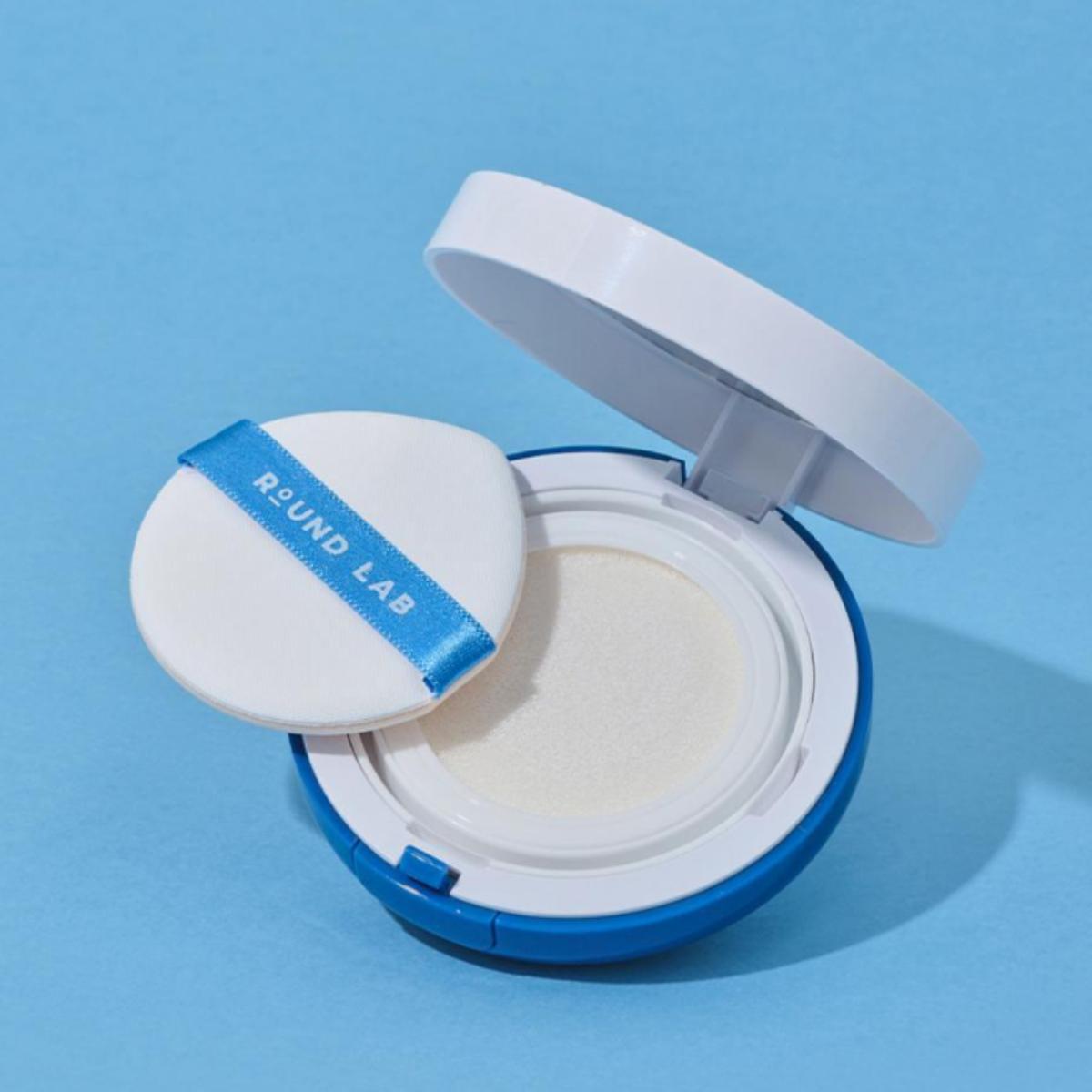 

[ROUND LAB] Увлажняющий солнцезащитный кушон SPF50+ PA++++ 15 г | Тонизирует Легко носить с собой Солнцезащитный кушон для ухода за лицом