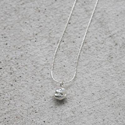 Touched PEBBLE NECKLACE 01