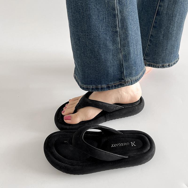 Fashion and lightweight black thick-soled heightening flip-flops women's summer wear high-end cool slippers