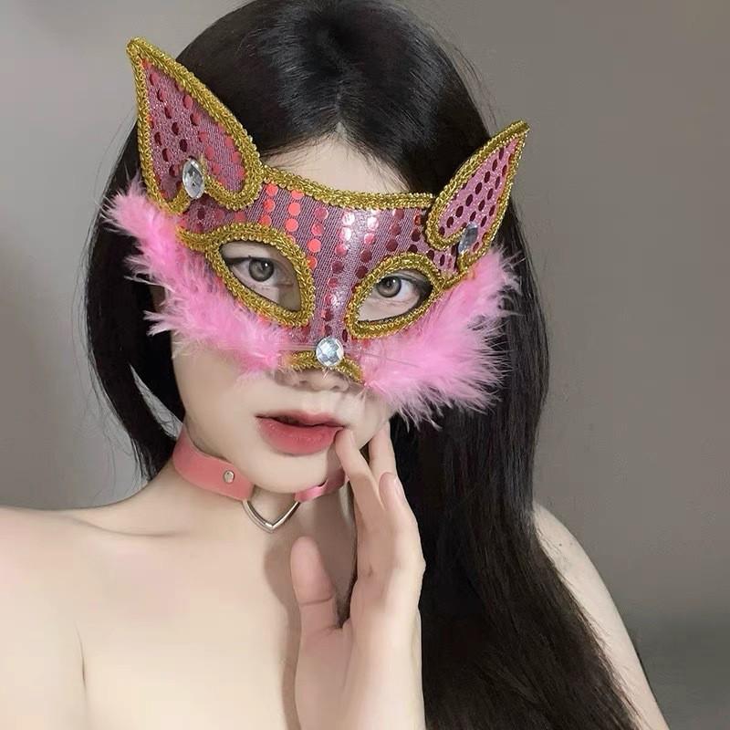 Sexy Spitzen-Halbmaske mit Federn - Halloween-Make-up Maskerade-Party-Accessoire