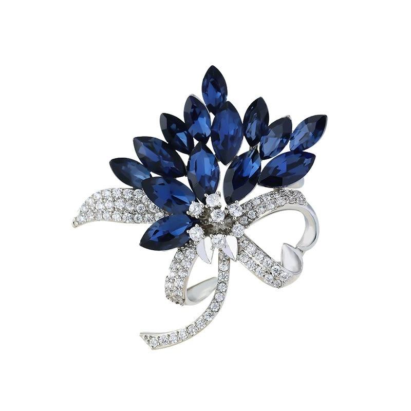 The "Xianlan Flower" Brooch Exudes An Exquisite and Luxurious Charm. It Features A Unique and Distinctive Design for A Coat Brooch