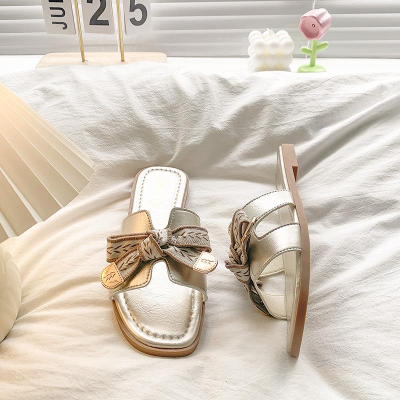 Beautiful Flat-bottomed Small Cool Slippers with Skirts, Women's New Summer Flat-bottomed Cool Slippers