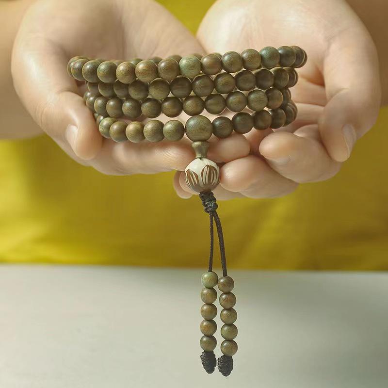 Green Sandalwood 108 Bead Mala Bracelet: Versatile Sandalwood Prayer Beads for Women and Men, Hand-Held Connection. 0.6 cm, 108 beads