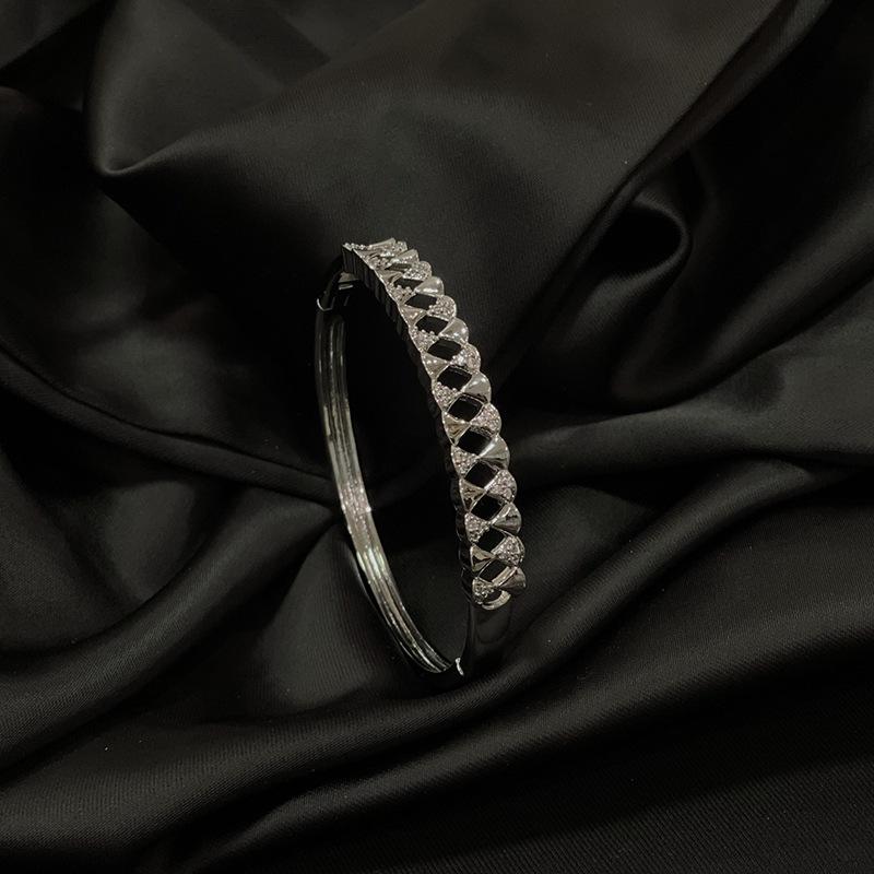 Luxury Overweight Full Diamond Zircon Green Eyes Leopard Opening Bracelet Series Banquet Accessories High-End Personality Bracelet