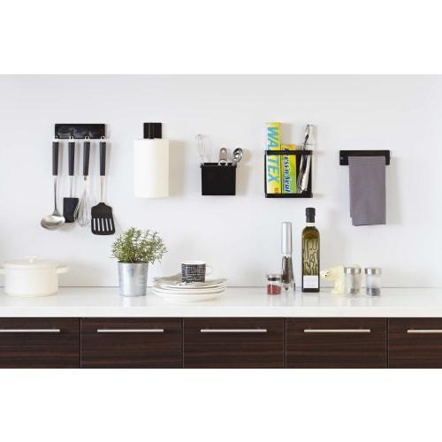 Yamazaki Tower Magnetic Kitchen Paper Holder, Black, Approx. W6 x D5.2 x H24.5cm, Can be Installed Vertically or Horizontally, Kitchen Paper/Towel Rac