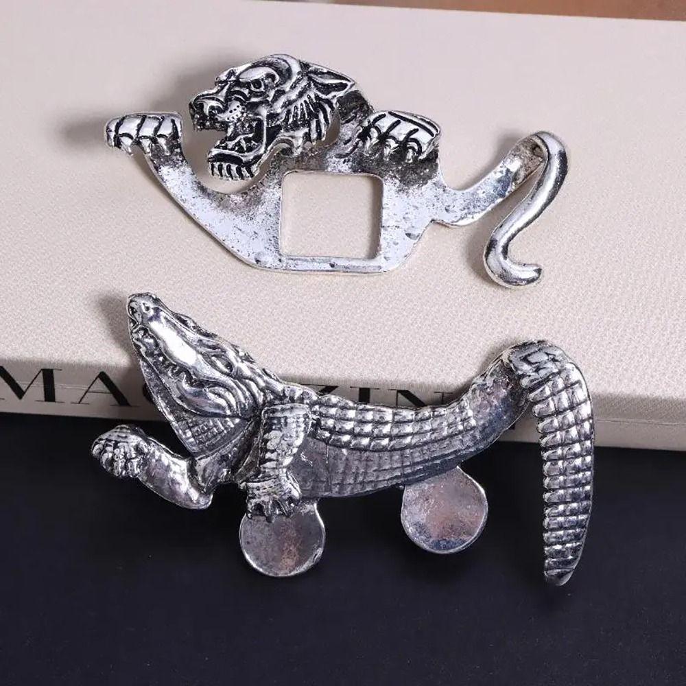 2Pcs Exquisite Creative Animal Brooches Zinc Zinc Zinc Alloy Crocodile Brooches Lapel Pin  Coat Neckline