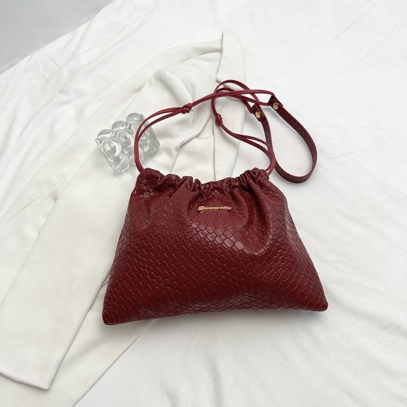 

Large capacity bag summer new trend fashion commuter tote bag niche design women s shoulder bag