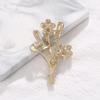 Broșă Florală de Lux cu Strasuri în Stil Coreean - Pin Elegant pentru Guler de Damă