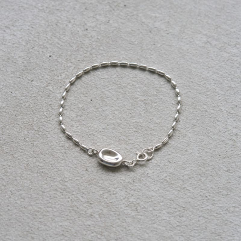 touched PEBBLE BRACELET 03