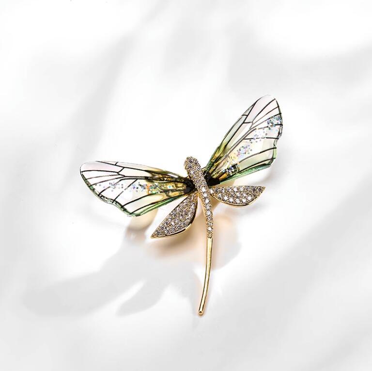 Resin Transparent Wings Dragonfly Brooches for Women Fashion Little Insect Lapel Pins Crystal Animal Badge Jewelry Gifts