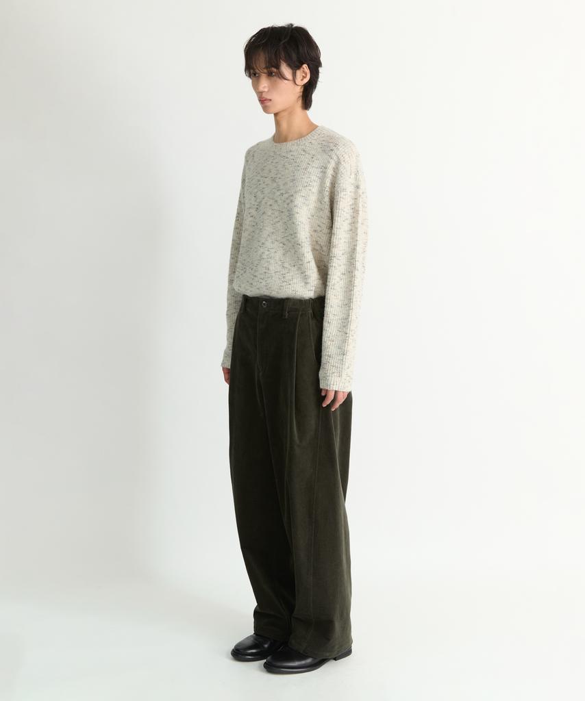 NONBLANK One-Pleat Curved Stitch Pants_Khaki