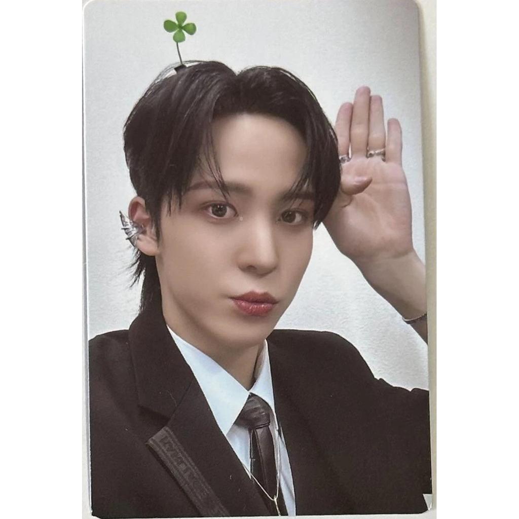 ATEEZ THE WORLD EP.2:OUTLAW A / DENÍK / JEDNOTKA DENÍKU / Z ver. OFICIÁLNÍ FOTOKARTA