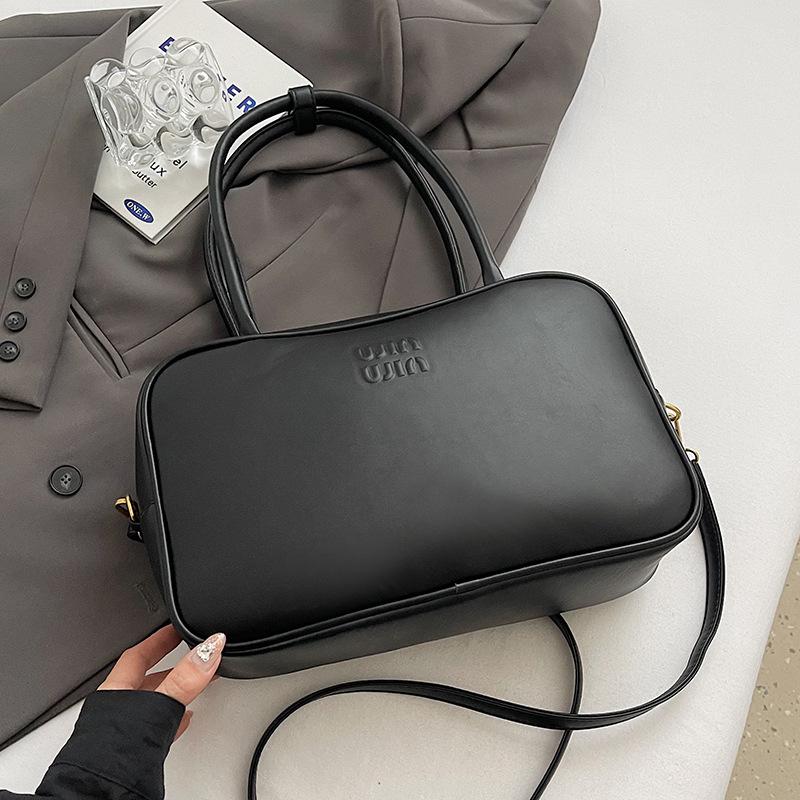 Nouveau sac bandoulière portable style simple de niche à la mode et haut de gamme polyvalent pour le travail et les loisirs pour femmes