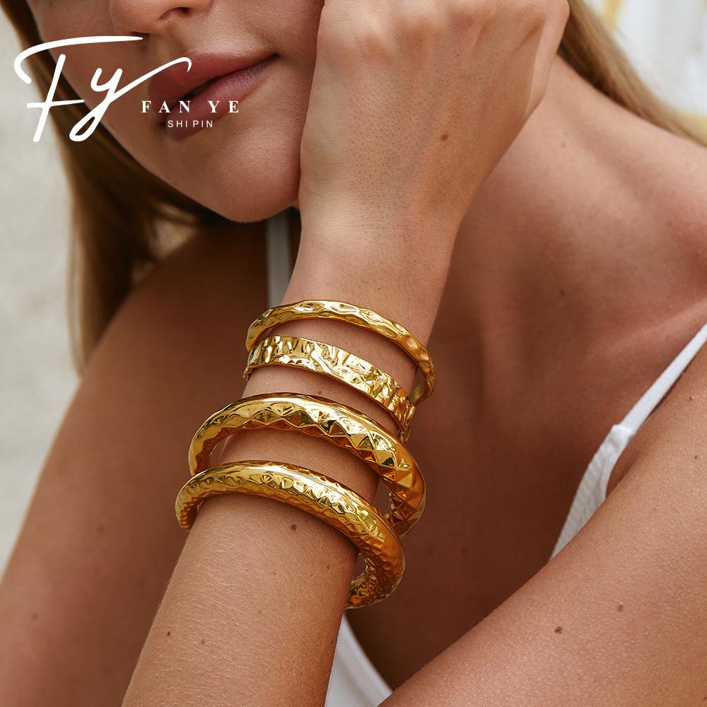European & American Trendy 18K Gold-Plated Hammered Stainless Steel Bangle for Women