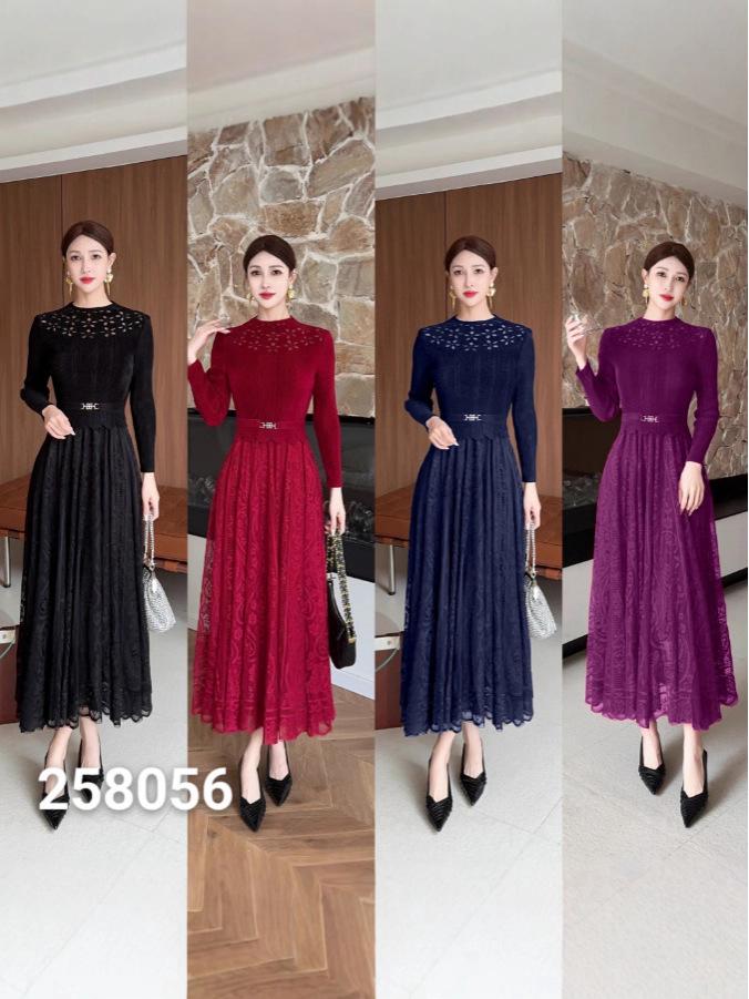 Velvet Plus Size Long Dress with Hollow Lace – Elegant, Slimming, and European-American Style