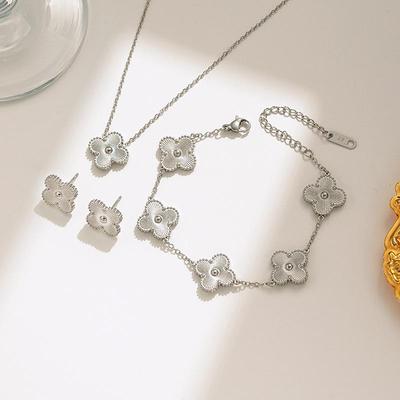 Elegante Set Collana e Bracciale Quadrifoglio - Acciaio al Titanio, Design Tagliato al Laser, Alla Moda per la Moda Europea e Americana.