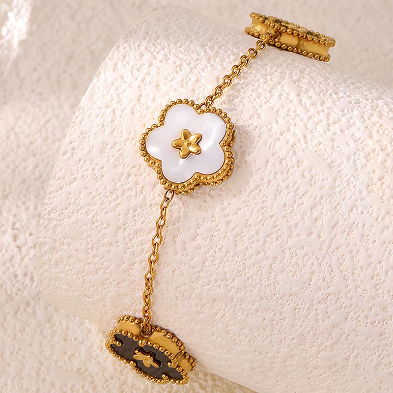 Korean Shell Five-Petal Flower Bracelet: Women's Light Luxury, Non-fading Titanium Steel.