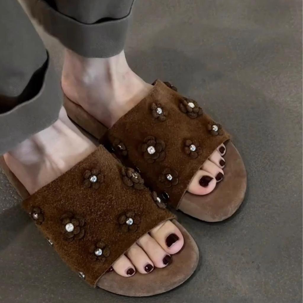 Retro flower rhinestone open-toed cool slippers for women's outerwear 2025 summer new suede thick-soled versatile sandals