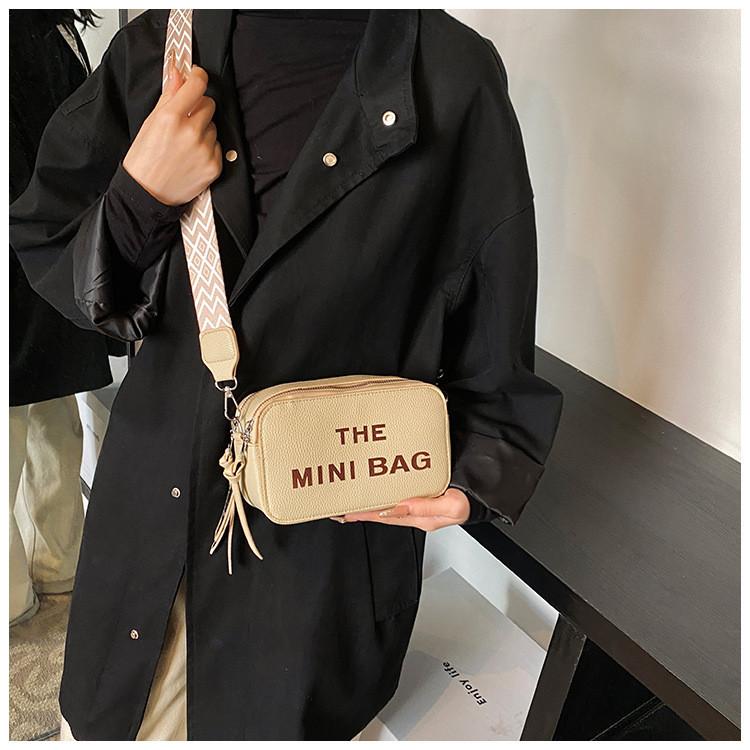 Simple Solid Color Gold Letter Printed Women Large Capacity Casual Shoulder Bag For Casual Daily Use