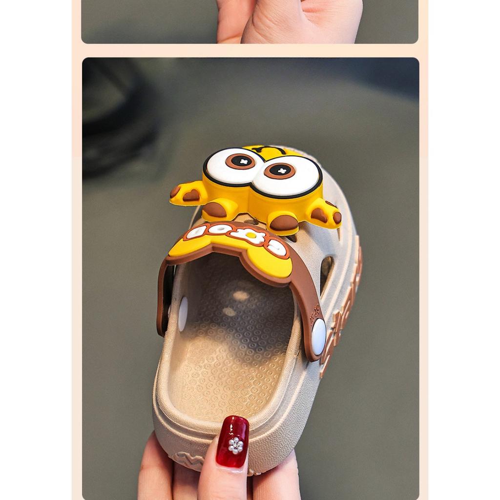 Children's Slippers with Holes, Summer New Styles for Boys and Girls, Medium and Large Children, Non Slip, Silent, Wearing Cool Slippers Outside