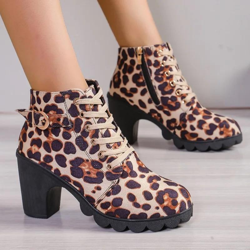 Schuhe für Damen 2024 Heißer Verkauf Damenstiefel mit seitlichem Reißverschluss Herbst Runde Zehenpartie Leopardenmuster Kurzer Schaft Klobige Absätze Mode-Stiefel