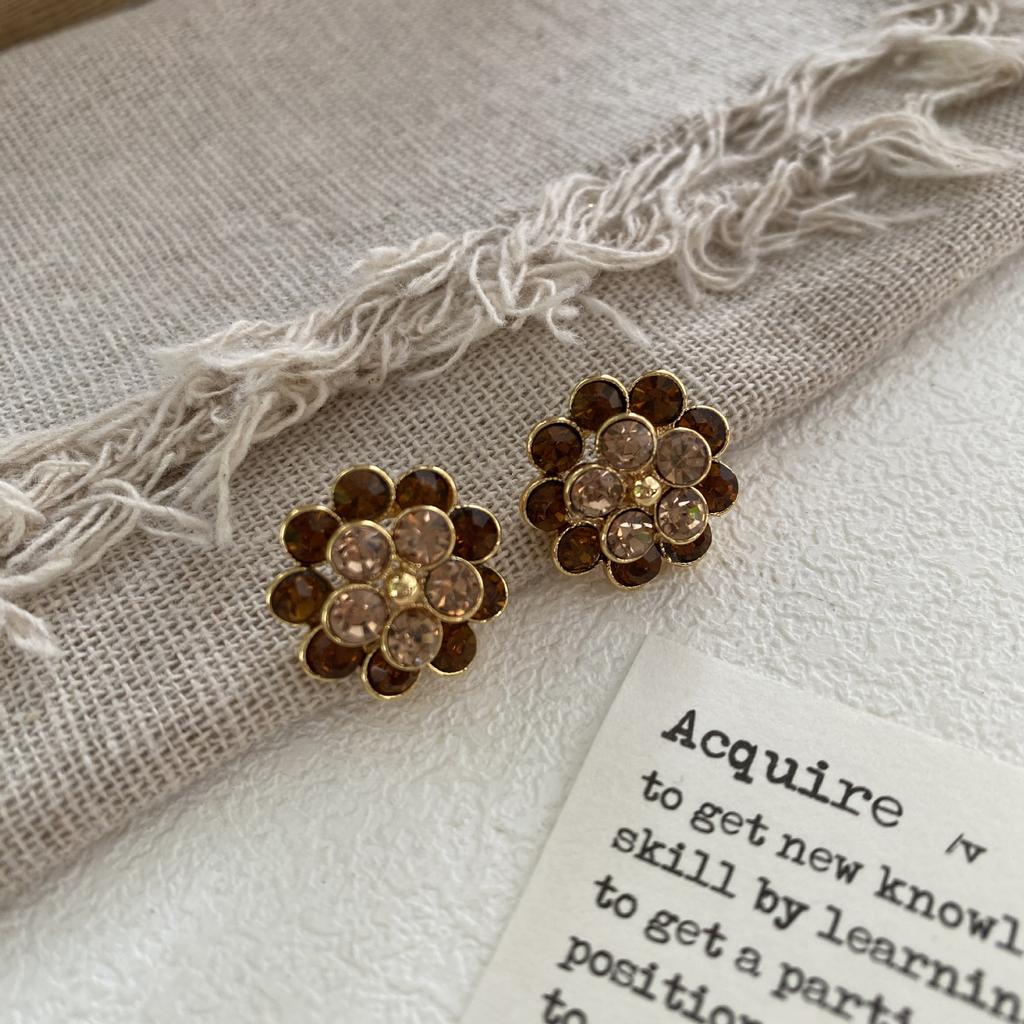 Exquisite Full Diamond Sunflower Hollow Flower Stud Earrings Temperament Exquisite Inlaid Zircon High-End Light Luxury Earrings
