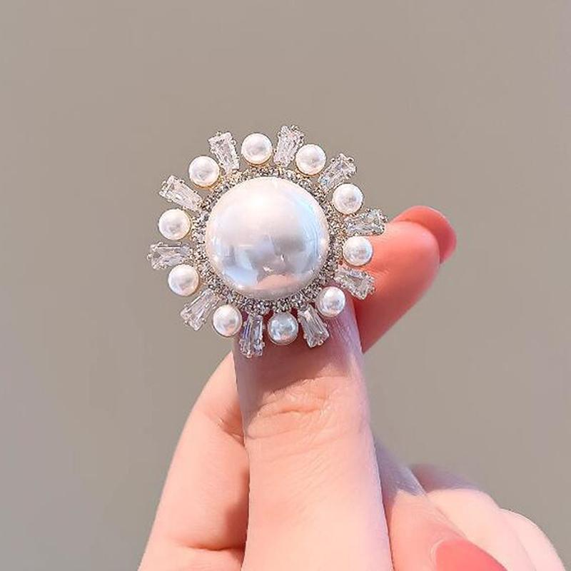 Exquisite Imitation Pearl Rhinestone Flower Brooches For Women Elegant Circle Lapel Pins Wedding Clothing Jewelry Accessories